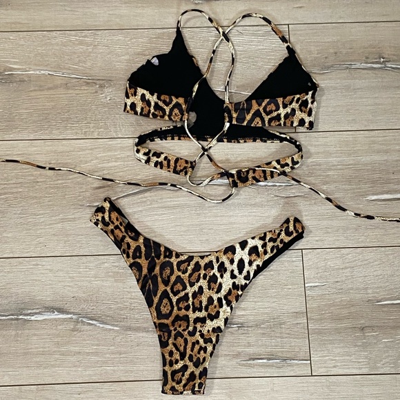 Strappy cut out cheetah bikini - Picture 2 of 2